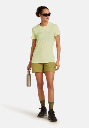 LIGHT WEIGHT TECH LITE AIRBOURNE SQU - Sport T-shirt - citrine