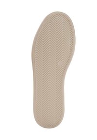 Bežna gumijasta podloga čevlja z zigzag vzorcem za oprijem, z zaobljenimi robovi in osrednjim krožnim detajlom.