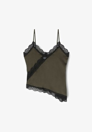 Top de tirantes color verde aceituna con ribete de encaje negro a lo largo del escote y el dobladillo. Presenta tirantes finos ajustables y un diseño asimétrico.