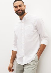 Next LINEN BLEND ROLL SLEEVE SHIRT - Skjorter - white
