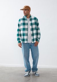Pier One Hemd - green/white