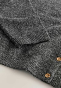 Unselected, dark grey