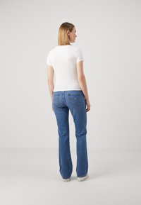 Tommy Jeans SLIM LINEAR TEE - Triko s potiskem - white