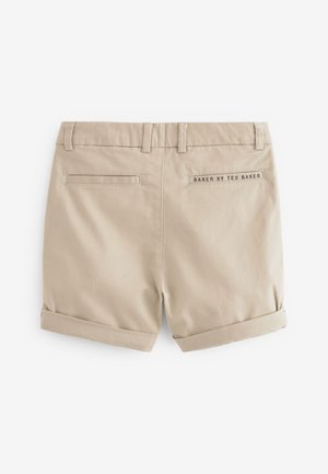 Beige katoenen shorts met riemlussen, twee achterpaspelzakken en een gestikt "Baker by Ted Baker" label boven de rechterzak.
