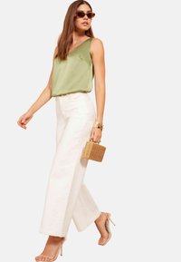 Friends Like These V NECK - REGULAR FIT - Top - green