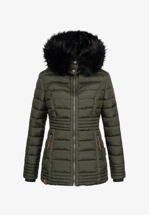 Giacca puffer verde oliva con cappuccio in pelliccia sintetica nera rimovibile, chiusura con zip, tasche laterali e polsini a costine; presenta una texture trapuntata.