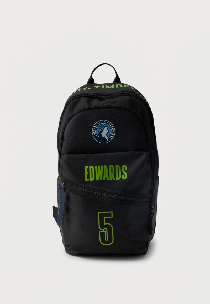 Sac à dos noir avec le logo des Minnesota Timberwolves, le texte "EDWARDS" et le numéro 5 en vert vif sur la poche avant.