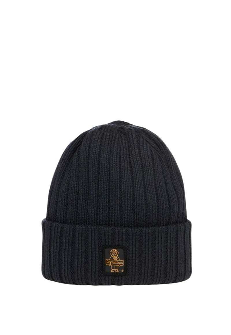 Beanie nera a maglia con righe verticali, design con risvolto e un patch quadrato con un'icona di cane e il nome del marchio.