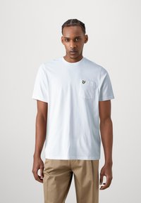 Lyle & Scott - POCKET - Navadna majica - white Miniaturna slika 1