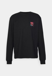 Schwarz langärmliges Hemd mit einem kleinen, bunten "HUGO"-Logo auf der linken Brust, gerippten Bündchen und einem Rundhalsausschnitt.