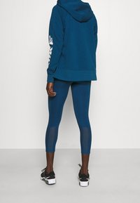 Nike Performance Jersey con capucha - blue