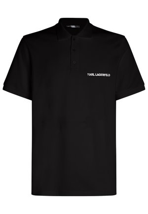 Črn polo majica iz gladkega blaga, s ovratnikom in tremi gumbi. Na levem prsnem delu je napisan "KARL LAGERFELD" v beli barvi.