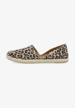 Zapatos de slip-on con estampado de leopardo y suela de yute natural, con punta redondeada y paneles laterales elásticos para mayor flexibilidad.