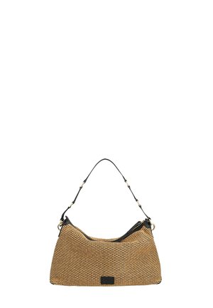 Sac à bandoulière tissé en ton beige et noir avec une sangle en cuir noir, des accessoires dorés et une fermeture éclair sur fond blanc.