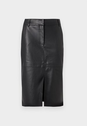 Jupe crayon en cuir noir avec une fente avant, présentant une texture lisse, deux poches latérales et une silhouette ajustée.