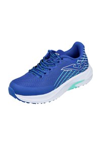 Zapatilla deportiva azul con parte superior texturizada, detalles verdes y suela blanca. Presenta cordones tradicionales y un diseño de punta redondeada.