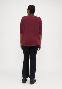 ONLY Carmakoma CARLAMOUR 3/4   - Long sleeved top - burgundy