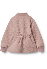 Quilted pink jakke med en rund krave, ribbede manchetter og en indsnævret talje. Har en knapdetalje og en bølget syning.