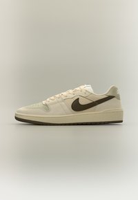 Επιλέχθηκε, pale ivory dark hazel lt khaki muslin