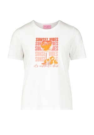 Biała bawełniana koszulka z krótkim rękawem z pomarańczowym wzorem graficznym, na którym znajduje się napis "SUNSET VIBES" oraz ilustracja koktajlu. Okrągły dekolt.