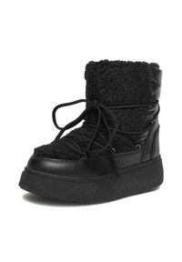 Boots negre izolate cu un tiv din fleece texturat, accente de piele netedă, vârf rotund și talpă din cauciuc rezistentă. Dispun de șireturi ajustabile.