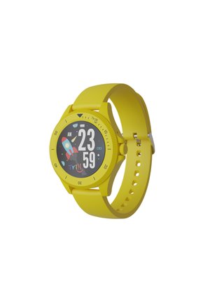 Orologio smartwatch giallo con cassa rotonda, display digitale nero che mostra l'ora e icone. Caratterizzato da un cinturino in silicone con fori regolabili e una corona.