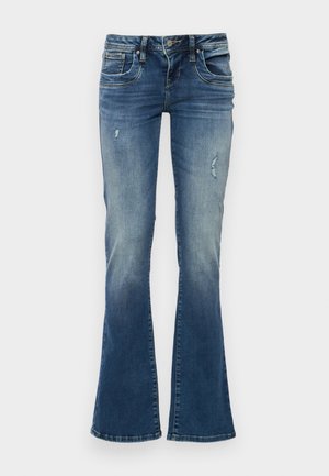 Denim Schlagjeans in mittelblau mit verblassten Bereichen und beschädigten Details. Verfügt über fünf Taschen und einen Reißverschluss mit Knopfverschluss.
