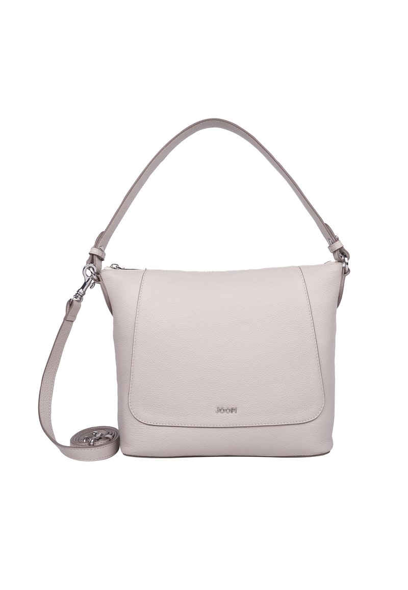 Hellgraue Leder-Umhängetasche mit strukturiertem Design, verstellbarem Riemen und einer Frontklappen-Tasche. Auf der Vorderseite ist dezentes Branding zu sehen.