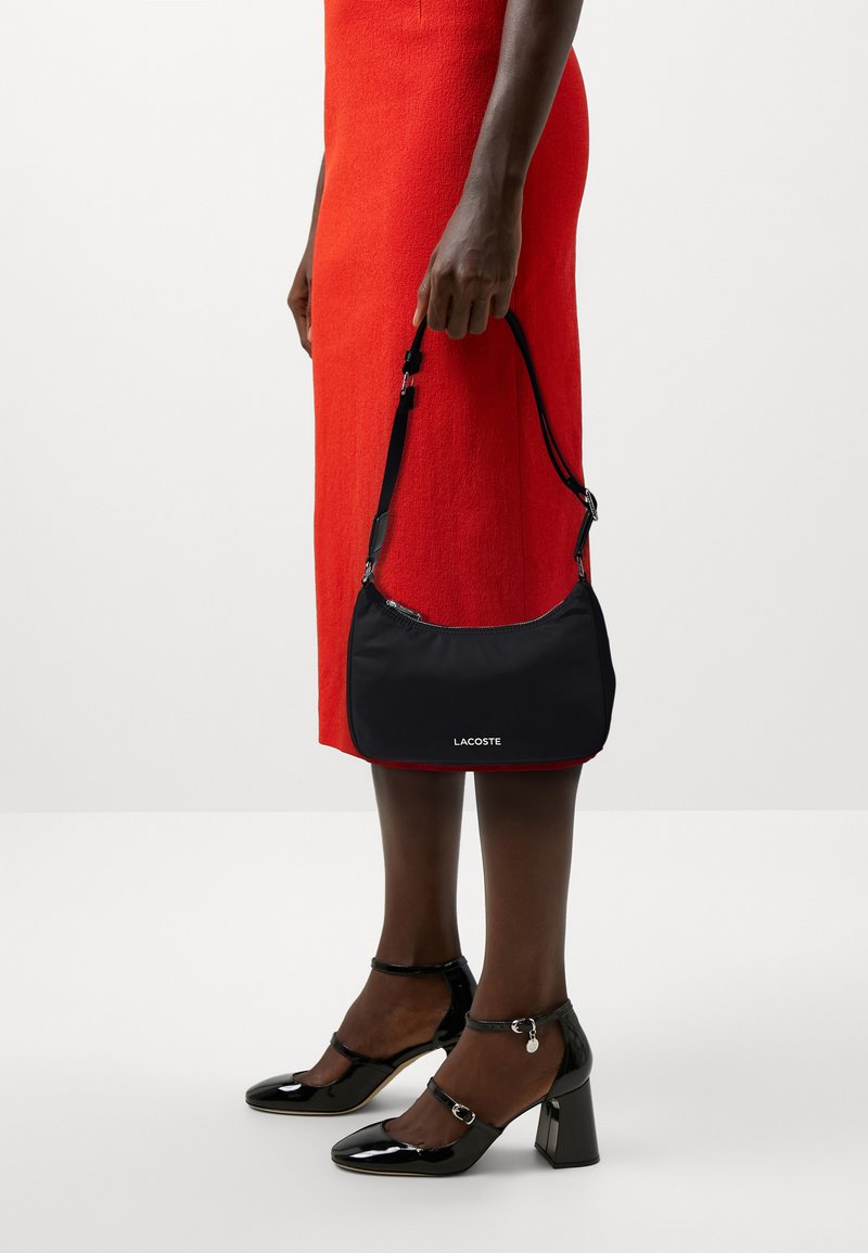 Lacoste HOBO BAG Across body bag noir/black Zalando