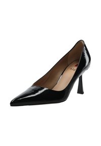 Μαύρο γυαλιστερό δερμάτινο γοβάκι με μύτη και ψηλό, λεπτό, γωνιώδες τακούνι και μπεζ εσωτερική επένδυση.