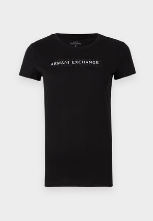 Črna bombažna majica s kratkimi rokavi, na kateri je izpostavljen bel logotip "ARMANI EXCHANGE" čez prsi in okrogla izrezana ovratnika.