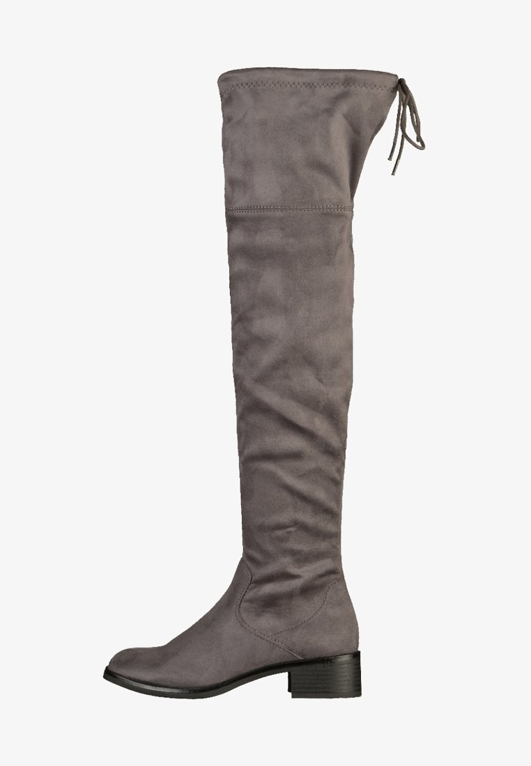 Bottes gris en daim montant jusqu'au genou, au design épuré, finition texturée et petit talon. Dotées d'un cordon de serrage décoratif en haut.