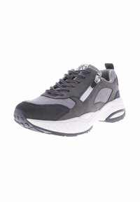 Grauer Sneaker mit einer Mischung aus glatten und strukturierten Materialien, Schnürdesign, Reißverschlussdetail an der Seite und dicker, weißer Zwischensohle.