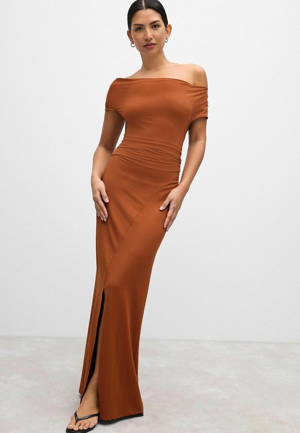 OFF THE SHOULDER  - Ballkleid