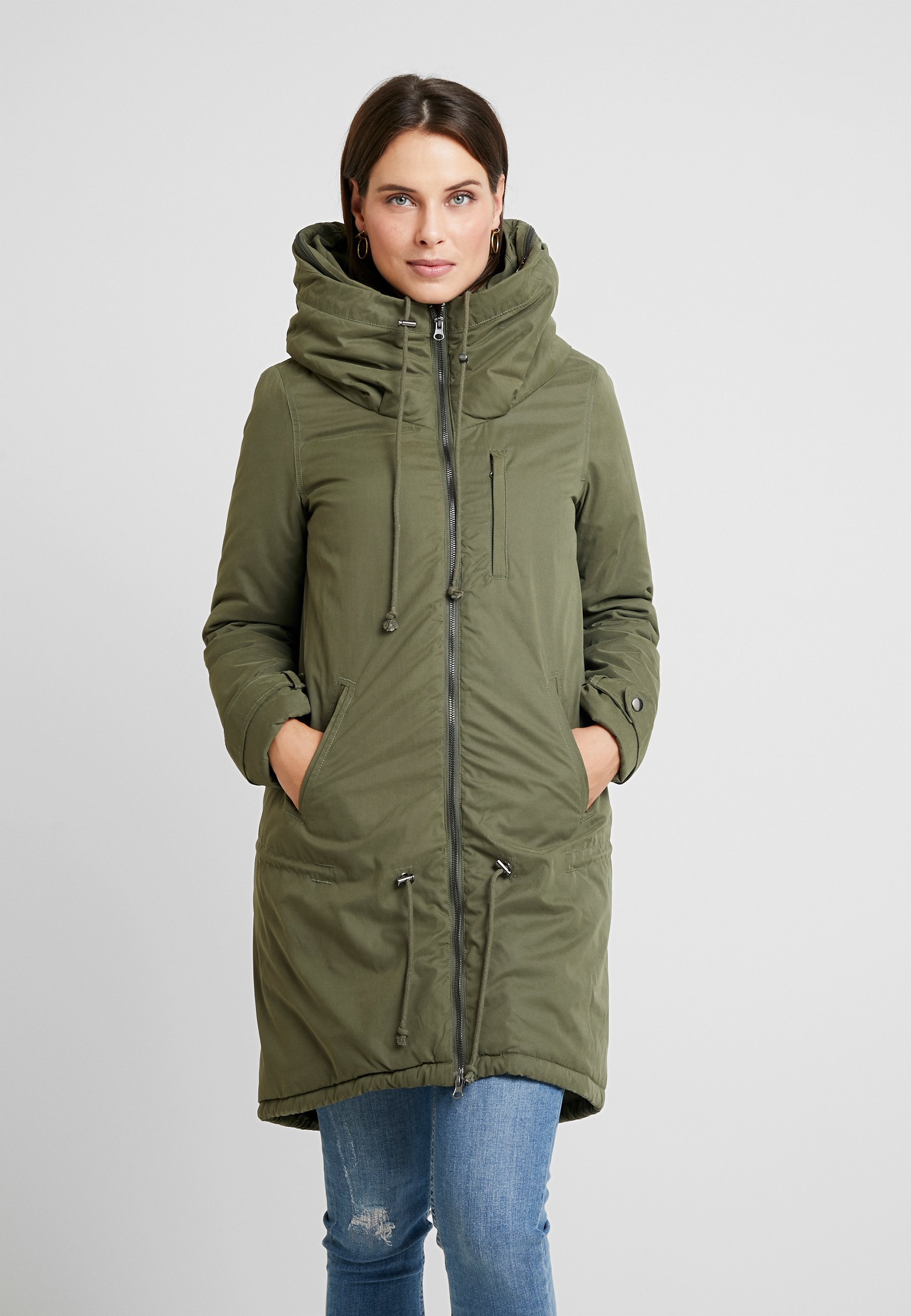 MAMALICIOUS TIKKA CARRY ME PADDED JACKET Vinterkåpe Kjøp Mamalicious Tikka Jakke, Olive Night | Jollyroom