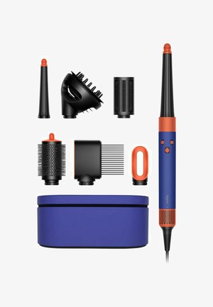 Strumento per lo styling dei capelli con sette accessori intercambiabili neri e arancioni e una custodia blu, comprese spazzole e pettini.