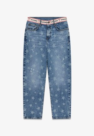 Jean en denim bleu avec motif étoile délavé et taille blanche avec marquage « HYSTERIC » en rouge et noir.