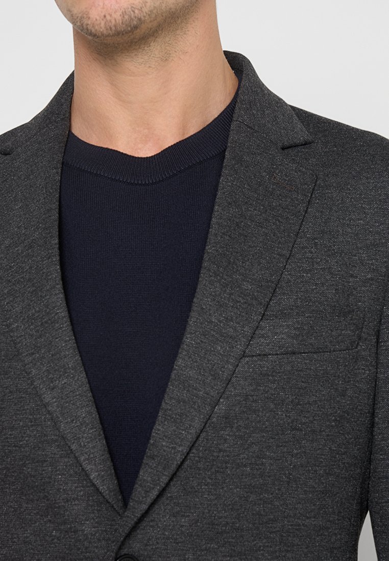 SLIM FIT