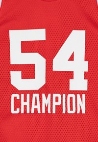 Punane võrkpallivorm, millel on suured valged numbrid "54" ja sõna "CHAMPION" julgete valgete tähtedega all.