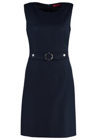 Robe sans manches bleu marine longueur genou avec encolure ronde et ceinture à anneaux argentés à la taille.
