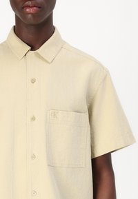 Calvin Klein Jeans Marškiniai - pale khaki