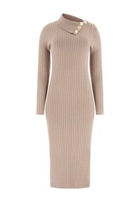 Beżowa dzianinowa sukienka midi o prążkowanej strukturze, z długimi rękawami i stójką. Ozdobiona dekoracyjnymi złotymi guzikami na ramieniu.