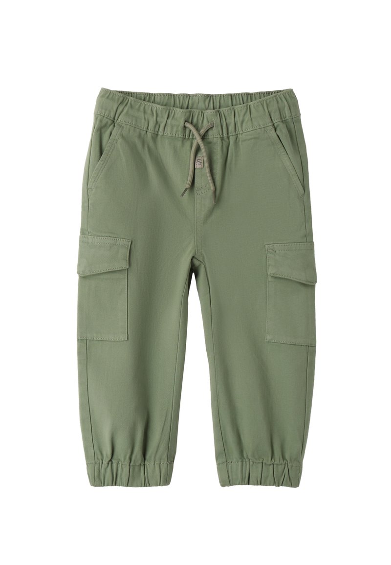 Pantaloni cargo in tessuto verde oliva, dotati di una vita elastica con cordino, tasche laterali e polsini arricciati alle caviglie.