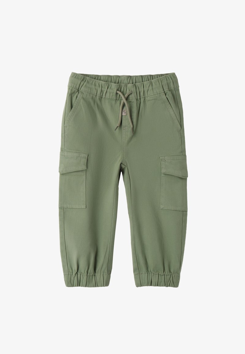 Pantaloni cargo in tessuto verde oliva, dotati di una vita elastica con cordino, tasche laterali e polsini arricciati alle caviglie.