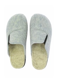 Grijze vilten slippers met een zachte textuur, open achterkant ontwerp en lichtbruine binnenzolen. Voorzien van een subtiele stikselafwerking langs de bovenkant.