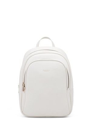Zaino bianco in pelle con una texture liscia, forma arrotondata, tasca con zip frontale e manico superiore per il trasporto.
