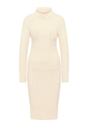 Kremowa dzianinowa sukienka z golfem, z teksturowanym wzorem w warkocze i ściągaczami na rękawach. Siluetka jest dopasowana z długością do kolan.