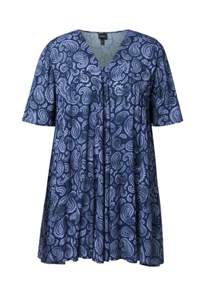 Kurzärmeliges blaues Tunikakleid mit V-Ausschnitt, versehen mit einem hellblauen Paisley-Muster und lockerem, fließendem Stoff.