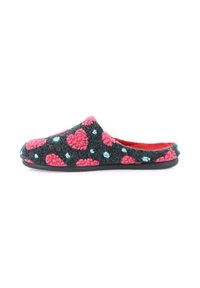 Pantofole grigie senza lacci con cuori rosa e motivi a pois blu, dotate di un interno rosso e suola nera.
