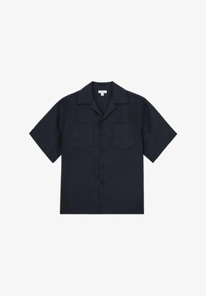 Mornarska kratka majica s kratkimi rokavi z dvema žepoma na prsih, z gumbom in klasičnim ovratnikom. Narejena je iz lahkotnega materiala.